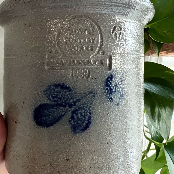 Vintage 1989 Rowe Pottery Works Heart Small Crock! - Picture 3 of 4